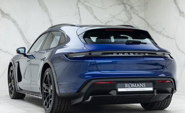 Porsche Taycan Turbo S Cross Turismo 3