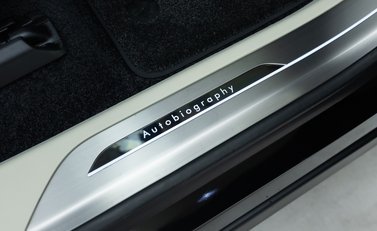 Land Rover Range Rover P460e Autobiography LWB 25