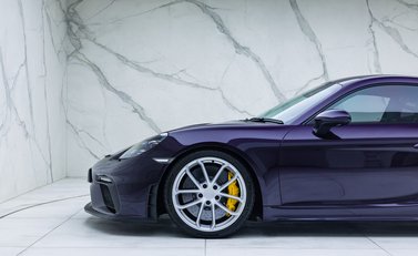 Porsche Cayman GT4 (718) 38