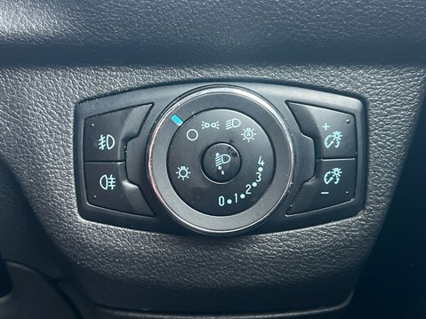 Ford Transit Courier LIMITED 35