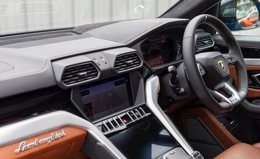 Lamborghini Urus 18