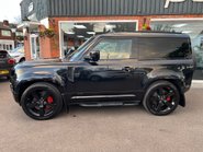 Land Rover Defender X MHEV 5