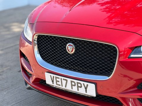Jaguar F-Pace 2.0 F-PACE Portfolio AWD D Auto 4WD 5dr 43
