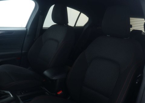 Ford Focus 1.0 Focus ST-Line MHEV Auto 5dr 45