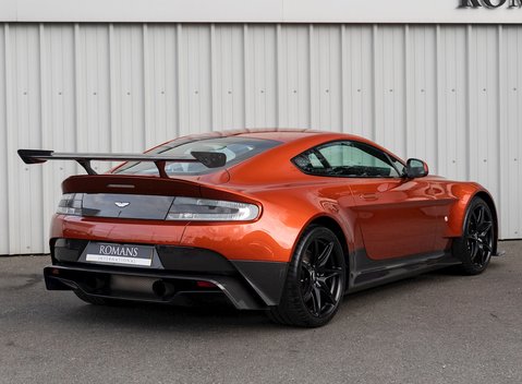 Aston Martin Vantage GT8 5