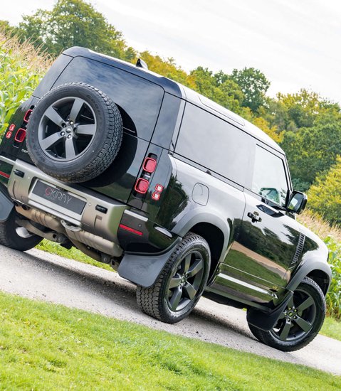 Land Rover Defender D300 X-Dynamic HSE Hard Top 1
