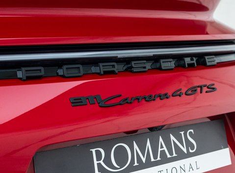 Porsche 911 Carrera 4 GTS (992) 32