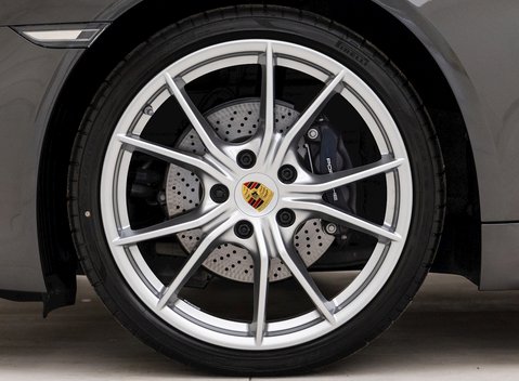 Porsche 718 Cayman 8