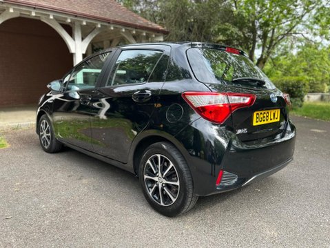 Toyota Yaris VVT-I ICON TECH 22