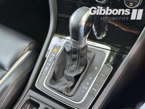 Volkswagen Golf 2.0 Golf R DSG 4WD 5dr 15