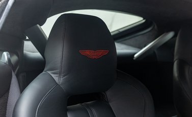 Aston Martin V12 Vantage S 15
