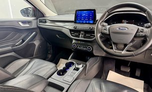 Ford Focus VIGNALE TDCI FSH Opening Pano Sunoof  Adaptive Cruise Head Up Display +++ 2