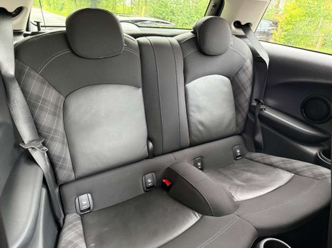 Mini Hatch 2.0 Cooper SD 3dr 30