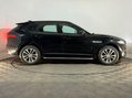Jaguar F-Pace R-SPORT AWD 4