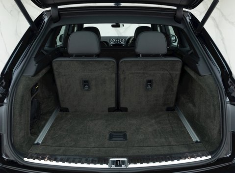 Bentley Bentayga V8 29