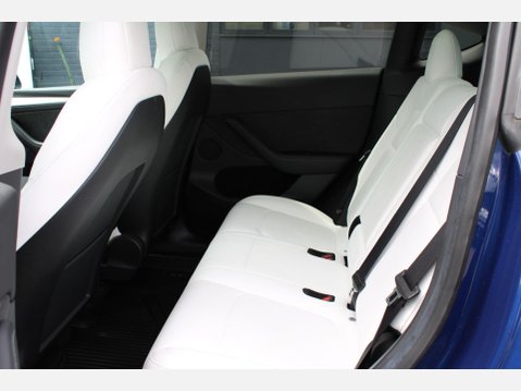 Tesla Model Y LONG RANGE 11