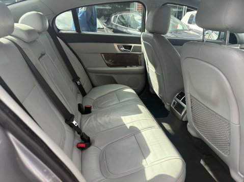 Jaguar XF 2.2d Premium Luxury Saloon 4dr Diesel Auto Euro 5 (s/s) (190 ps) 11