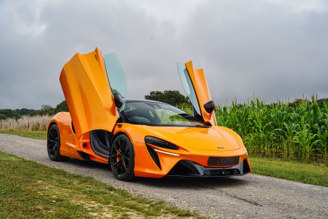 McLaren Artura 17
