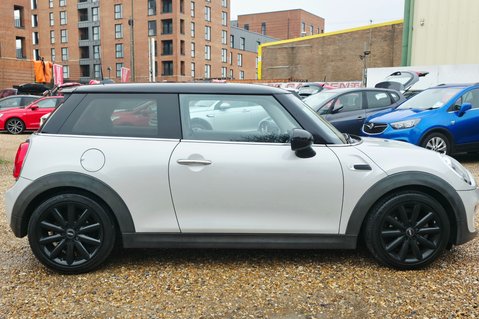 Mini Hatch COOPER.. 6 SERVICES.. ONLY £20 ROAD TAX.. STUNNING EXAMPLE 13
