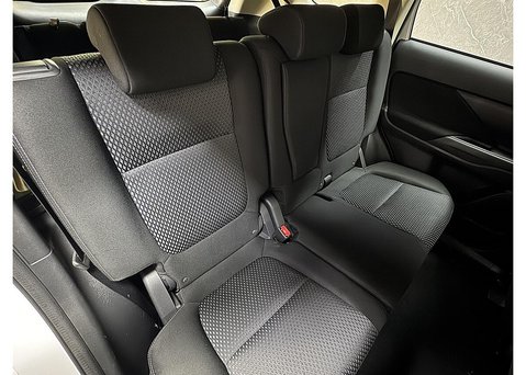 Mitsubishi Outlander 2.2 DI-D 3 SUV 5dr Diesel Manual 4WD Euro 6 (s/s) (147 ps) 33