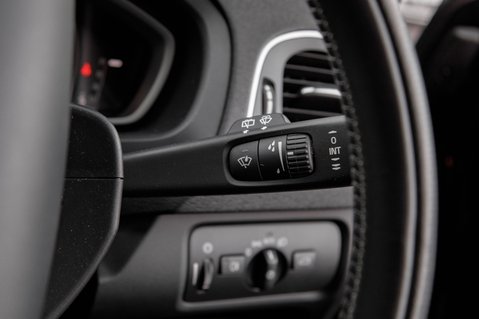 Volvo V40 T2 R-DESIGN NAV PLUS 17