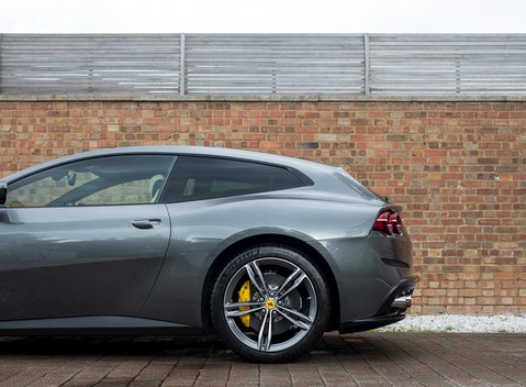 Ferrari GTC4 Lusso 29