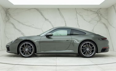 Porsche 911 Carrera (992) 2