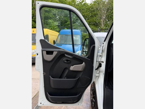 Nissan NV400 2.3 dCi 33 SE Panel Van 5dr Diesel Manual FWD L1 H1 Euro 5 (125 bhp) 36