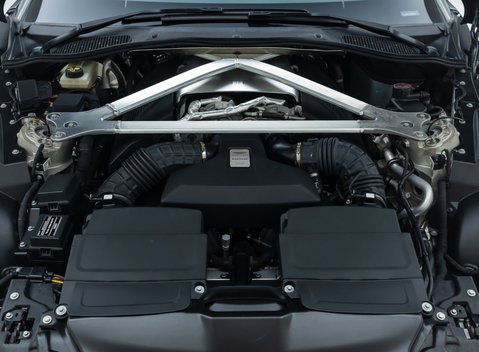Aston Martin V8 Vantage 29