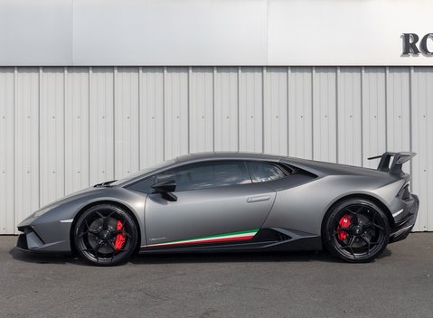 Lamborghini Huracan LP640-4 Performante 2