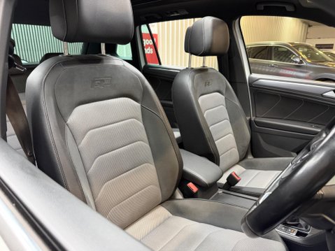 Volkswagen Tiguan 2.0 TDI BlueMotion Tech R-Line Euro 6 (s/s) 5dr 33