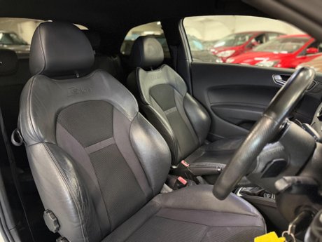 Audi A1 1.4 TFSI S line S Tronic Euro 5 (s/s) 3dr 11