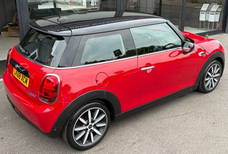 Mini Hatch Cooper 1.5 Petrol Manual Chili / Media XL 3 door - SAT NAV + APPLE CAR PLAY 10