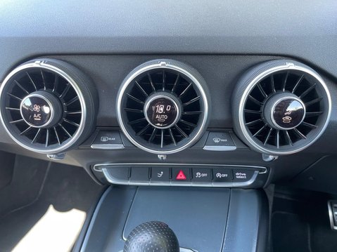 Audi TT 2.0 TFSI S line S Tronic quattro Euro 6 (s/s) 3dr 27