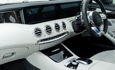 Mercedes-Benz AMG S63 Coupe Premium 20