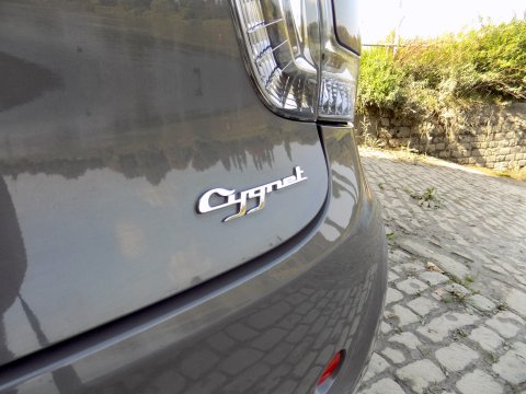 Aston Martin Cygnet 1.3 Manual 27