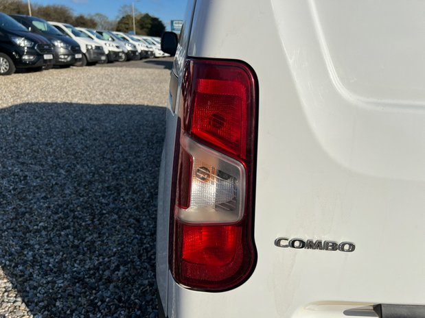 Vauxhall Combo SWB L1H1 Low Roof 2000 Dynamic Air Con EURO 6 NO VAT 24