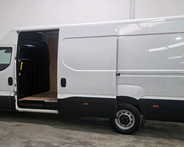 Iveco Daily Daily 35C14 Diesel 2.3 High Roof Business Van 4100L WB Hi-Matic