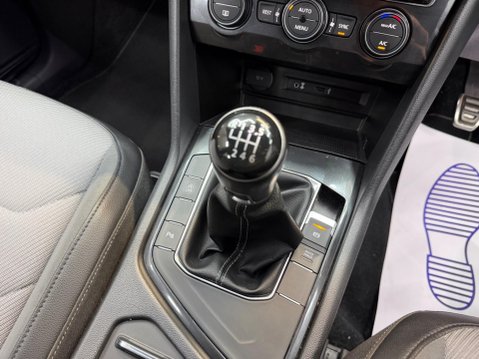 Volkswagen Tiguan 2.0 TDI BlueMotion Tech R-Line Euro 6 (s/s) 5dr 63