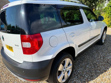 Skoda Yeti 2.0 TDI SE 4WD Euro 5 5dr 8