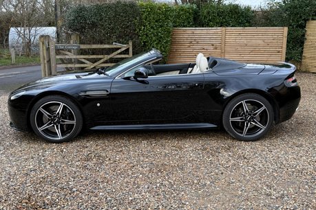 Aston Martin Vantage S V8 ROADSTER 13