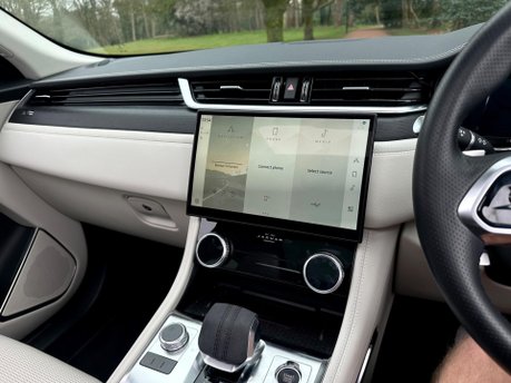 Jaguar F-Pace R-DYNAMIC BLACK 64