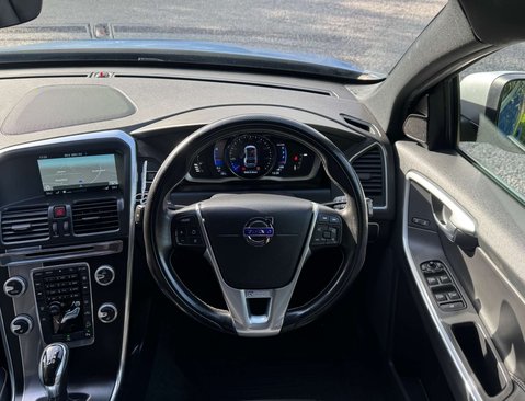 Volvo XC60 2.4 XC60 R-Design Luxury Nav D4 AWD Auto 4WD 5dr 20