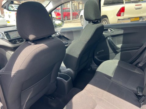 Peugeot 208 1.2 PureTech Allure Premium Euro 6 5dr 29