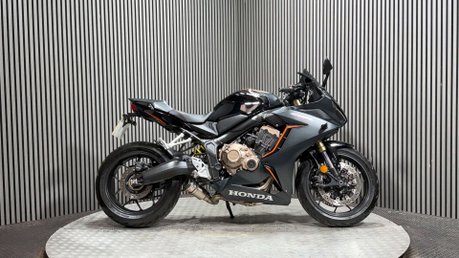 Honda CBR 2023 ONLY 4K LONG MOT WARRANTY 1 OWNER 650CC 1