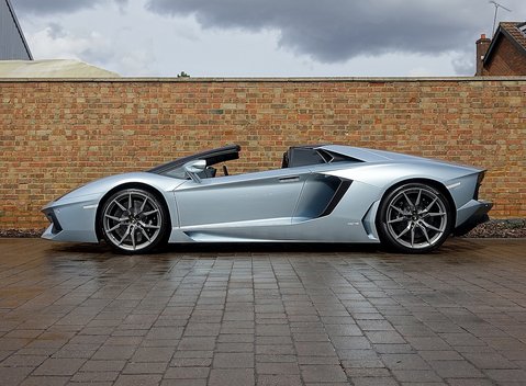 Lamborghini Aventador LP 700-4 Roadster 23