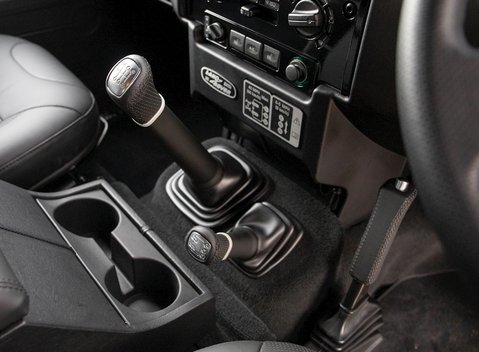 Land Rover Defender 90 Adventure Edition 18
