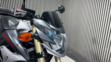 Suzuki GSR750 2013 ONLY 9K STUNNING EXAMPLE LONG MOT NAKED 750CC 31