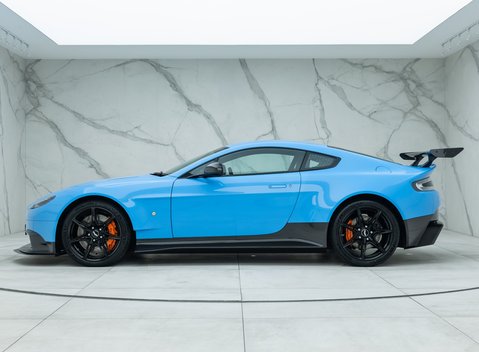 Aston Martin Vantage GT8 2