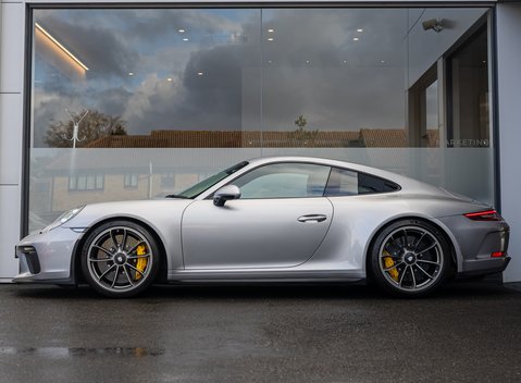Porsche 911 GT3 Touring (991.2) 3